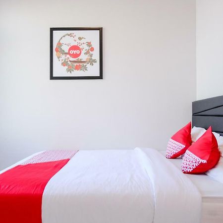 Super Oyo 995 Alice'S Homestay Syariah Jember Bagian luar foto