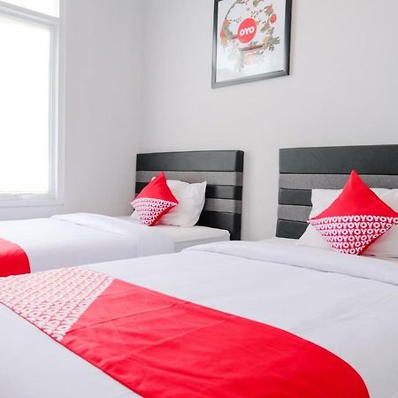 Super Oyo 995 Alice'S Homestay Syariah Jember Bagian luar foto