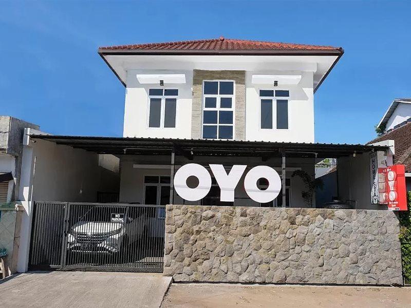 Super Oyo 995 Alice'S Homestay Syariah Jember Bagian luar foto
