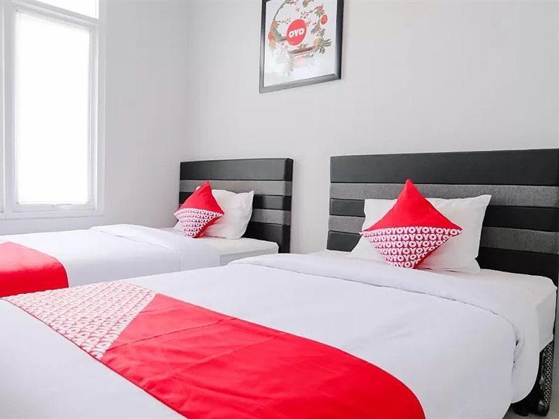 Super Oyo 995 Alice'S Homestay Syariah Jember Bagian luar foto