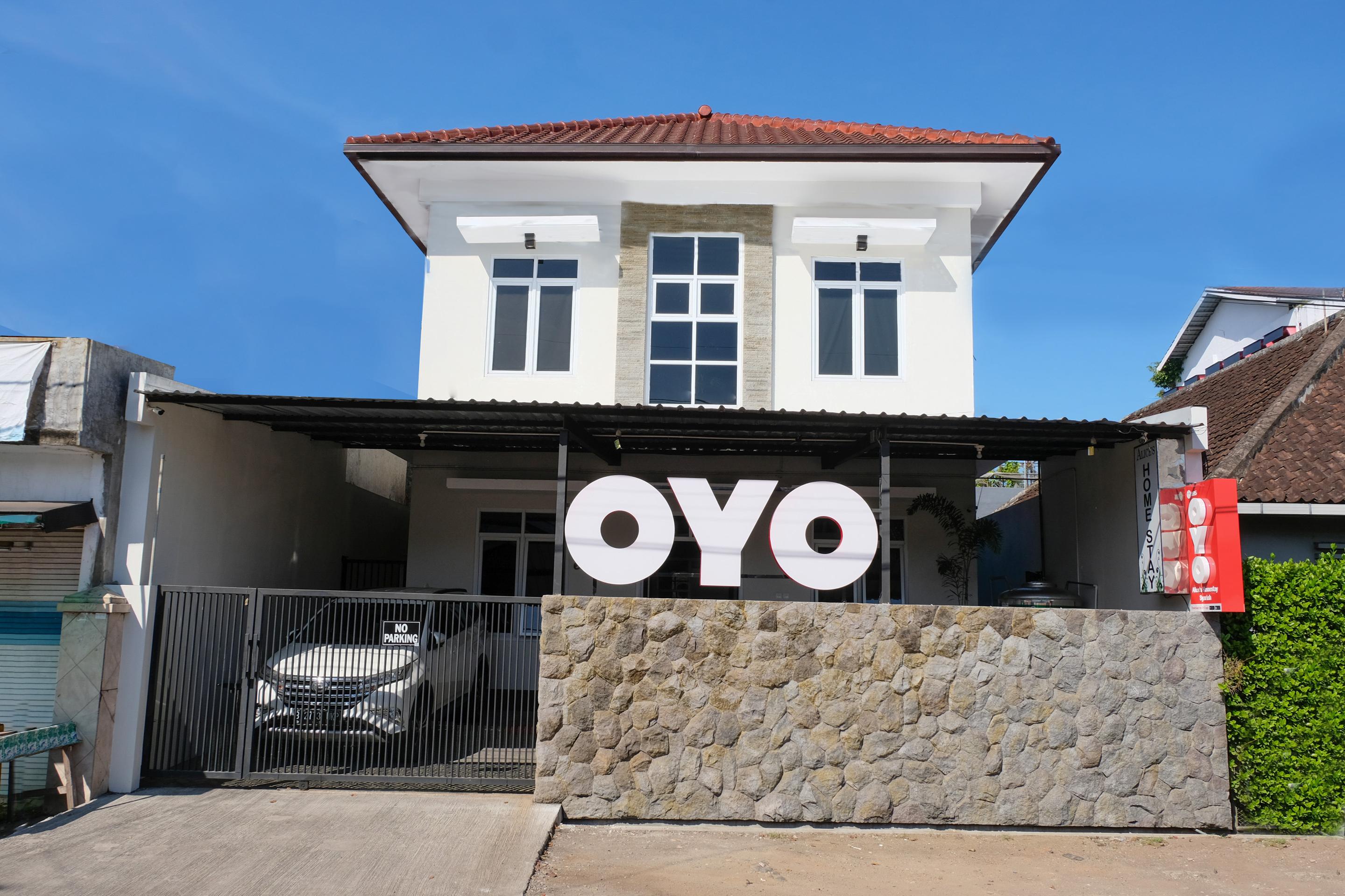 Super Oyo 995 Alice'S Homestay Syariah Jember Bagian luar foto