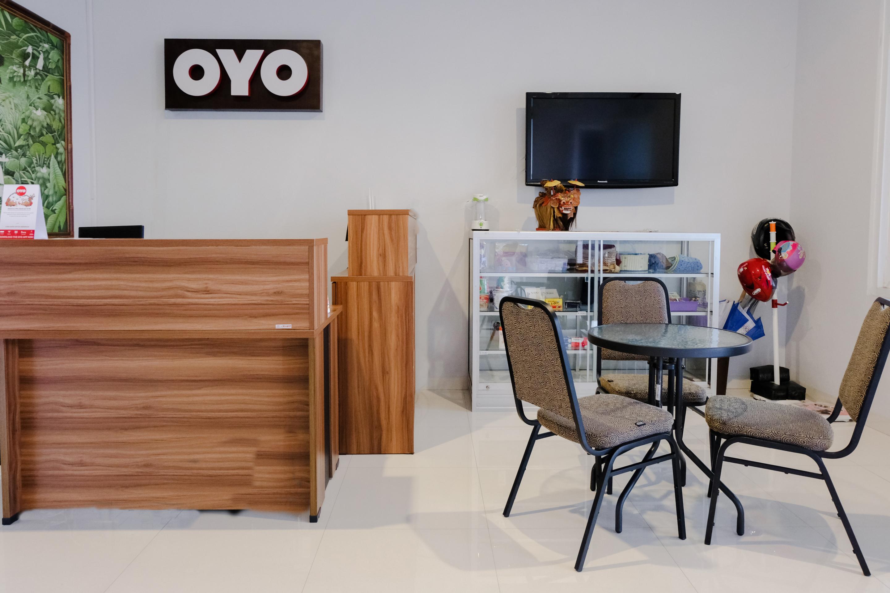 Super Oyo 995 Alice'S Homestay Syariah Jember Bagian luar foto