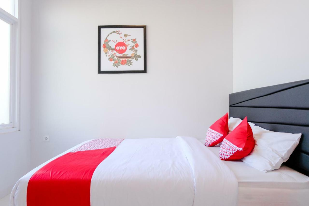 Super Oyo 995 Alice'S Homestay Syariah Jember Bagian luar foto