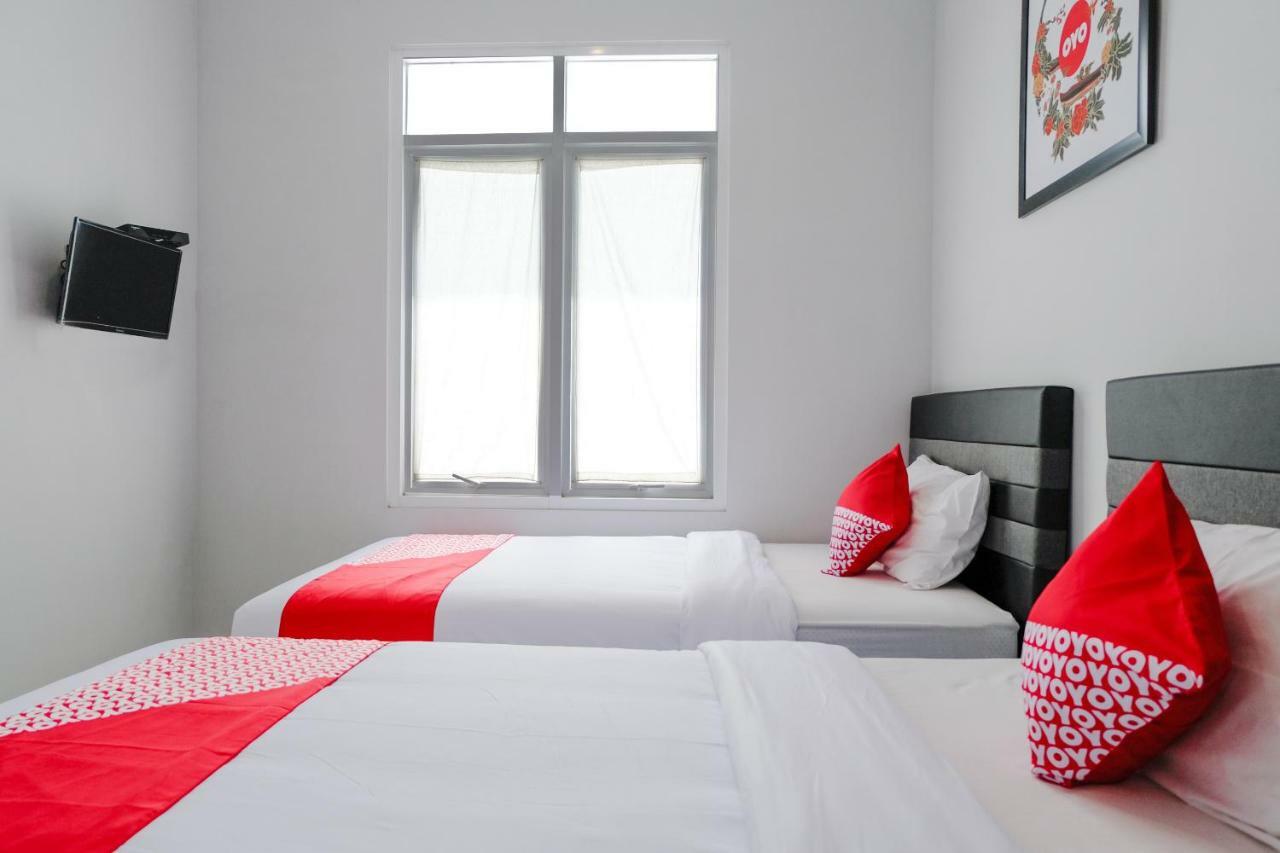 Super Oyo 995 Alice'S Homestay Syariah Jember Bagian luar foto